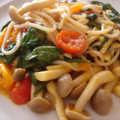 Maraisin's cooksnap of when they made しめじとほうれん草のトマトパスタ.