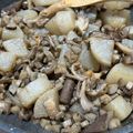 ＊＊天然水＊＊'s cooksnap of when they made 豚バラと大根・ゴボウの煮物.