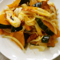 YUKIKI☆'s cooksnap of when they made かぼちゃと玉ねぎのコクうま炒め.