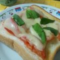 rirakubo's cooksnap of when they made 手軽に☆イタリアンなトースト☆.