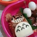 さるるーこ's cooksnap of when they made 炊き込みご飯で♪トトロのおにぎり弁当.