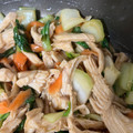 どんどん19's cooksnap of when they made 裂くと美味♪鶏胸肉と小松菜の中華炒め.