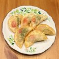 なつき☆ミ's cooksnap of when they made 余った餃子の皮deトマトチーズの包み揚げ.
