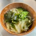 azbjbn's cooksnap of when they made わかめと新たまねぎの味噌汁.