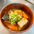 azbjbn's cooksnap of when they made 朝ごはんに！かぼちゃ人参厚揚げのみそ汁.