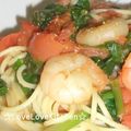 pumo's cooksnap of when they made エビとホウレン草とトマトの塩味パスタ.