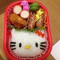 iyamaiママ's cooksnap of when they made 簡単キャラ弁☆キティちゃん.