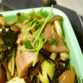 あひるの娘's cooksnap of when they made 簡単お弁当☆豆苗とベーコンとしめじ炒め.