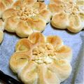 ニャルモ's cooksnap of when they made ※米粉でお花パン※.