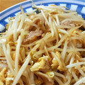 瑠希亜's cooksnap of when they made ご飯に合う もやしと豚肉の炒め物.