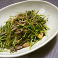 marble♪'s cooksnap of when they made 豆苗と舞茸とお揚げの炒め物.