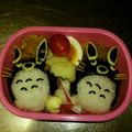 akilarry's cooksnap of when they made キャラ弁*簡単♪トトロのおにぎり弁当.