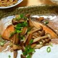 becky0118's cooksnap of when they made 鮭のバター焼き♪～ポン酢きのこのせ～.