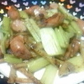 ★ぁねえ★'s cooksnap of when they made ソーセージじゃが芋セロリの粒マスタ炒め.