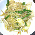 Jeonsaran's cooksnap of when they made 蒲鉾ともやしのピリっと辛口豆板わさび炒め.