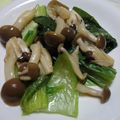 ともぴママ's cooksnap of when they made 小松菜としめじのピリ辛おひたし.