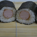 よっしゃん's cooksnap of when they made おさかなのソーセージでマキマキおにぎり？.