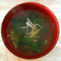 みゆたかあん's cooksnap of when they made ほうれん草とかにかまとわかめのすまし汁.