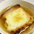 emi姉's cooksnap of when they made 簡単☆ オニオングラタンスープ.