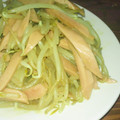 tebocco's cooksnap of when they made 魚肉ソーセージともやしのオイマヨ炒め.