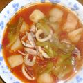 kenlong's cooksnap of when they made イカとじゃが芋とキャベツのトマト鍋.