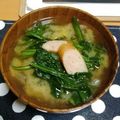 おにうり's cooksnap of when they made ソーセージと春菊の味噌汁.