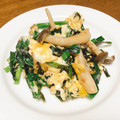vabochan's cooksnap of when they made 簡単♬ ニラ、しめじ、卵の中華炒め.