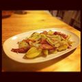 yomemi's cooksnap of when they made 居酒屋で出そうなウインナとポテトの香草焼.