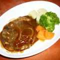 Jock's cooksnap of when they made 簡単☆合い挽き肉で豆腐煮込みハンバーグ♪.
