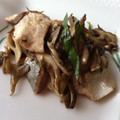 けんころざうるす's cooksnap of when they made ぶりとまいたけのバター炒め.