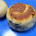 ジョンリークッカー's cooksnap of when they made くるくる巻いてね♪黒ゴマとチーズのおやき.