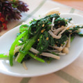 まろんかふぇ's cooksnap of when they made 春菊とえのきのにんにく胡麻和え　.