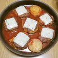 ♬まいめろ♬'s cooksnap of when they made 煮込みチーズハンバーグ玉ねぎを添えて★.