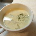 あやちん０８１６'s cooksnap of when they made 皮なしウインナーの白だし豆乳スープ.