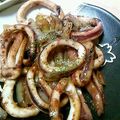 都こんぶだし's cooksnap of when they made イカと玉葱のめんつゆバターマヨチーズ炒め.
