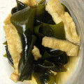 maki_n's cooksnap of when they made わかめと油揚げのさっと煮.