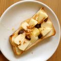 えり8eight's cooksnap of when they made 林檎・レーズン・胡桃の蜂蜜チーズトースト.