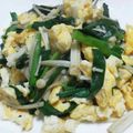 ☆shizu's cooksnap of when they made 定番♪エノキ入りニラ玉♪.