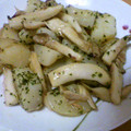 momocookin's cooksnap of when they made ごぼうときのこのじゃがバター炒め.