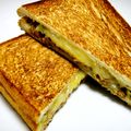 ぴにゃーな's cooksnap of when they made 蒲焼缶deホットサンド.