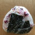 かずくん☆'s cooksnap of when they made 簡単美味い♪しば漬け塩昆布おむすび♪.