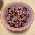 ピーナッツ子♪'s cooksnap of when they made 小粒黒豆(黒千石)ご飯.