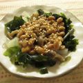 miyuki12's cooksnap of when they made 夏ばて予防！玉ねぎとワカメの甘酢納豆がけ.