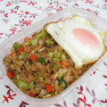 バカリャウ's cooksnap of when they made ソース焼きめしの目玉焼きのっけ.