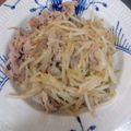 hinokimama's cooksnap of when they made 給料日前！もやし炒め鶏ガラだけで♪.