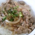 meguりす's cooksnap of when they made 豚ひき肉と玉ねぎの丼.