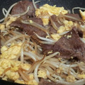 ぴおっと's cooksnap of when they made 牛肉とモヤシたまご炒め.