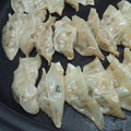 さくらおみ's cooksnap of when they made 母に教えてもらったウマウマ餃子.