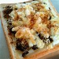 かりんちゃん。's cooksnap of when they made 高菜としらすのチーズおかかトースト.