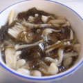 tomokoshiawase's cooksnap of when they made めかぶとえのきの和え物.